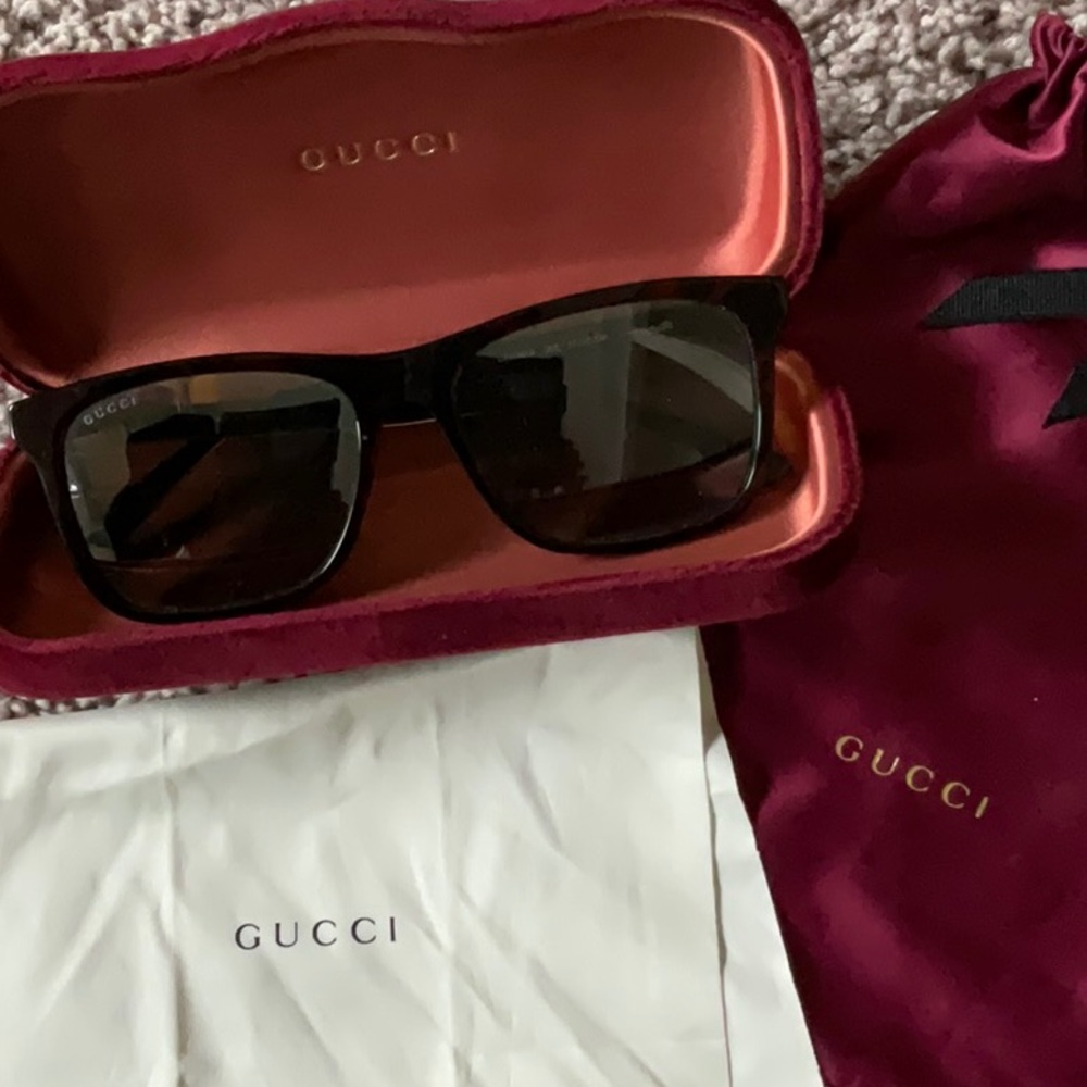 GUCCI Sunglasses, AUTHENTIC, case and cloth